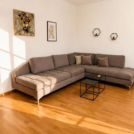 Appartement Bright With 2 Balconies Sleeps 8 Tirana