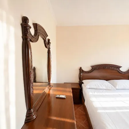 Bright With 2 Balconies Sleeps 8 * Tirana