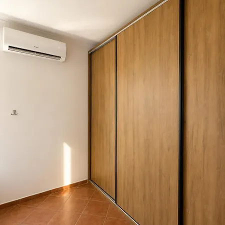 Bright With 2 Balconies Sleeps 8 Appartement Tirana