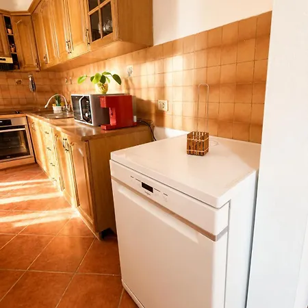 Bright With 2 Balconies Sleeps 8 * Tirana