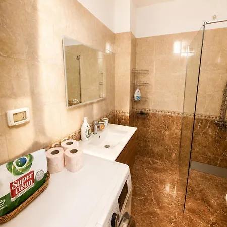 Bright With 2 Balconies Sleeps 8 * Tirana