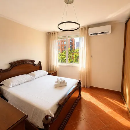 Bright With 2 Balconies Sleeps 8 Appartement