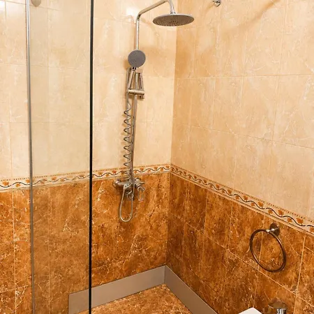 Bright With 2 Balconies Sleeps 8 Appartement Tirana