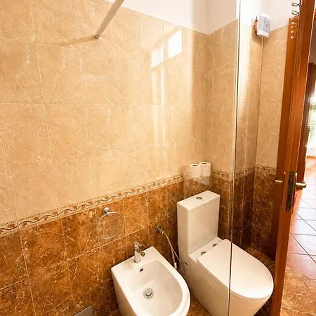 Bright With 2 Balconies Sleeps 8 Appartement