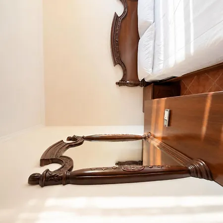 Bright With 2 Balconies Sleeps 8 * Tirana