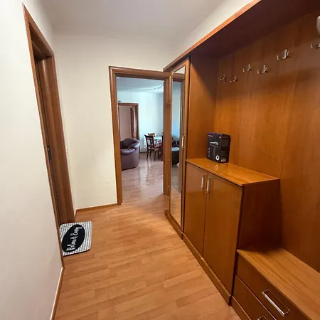 Appartement Bright With 2 Balconies Sleeps 8 Tirana