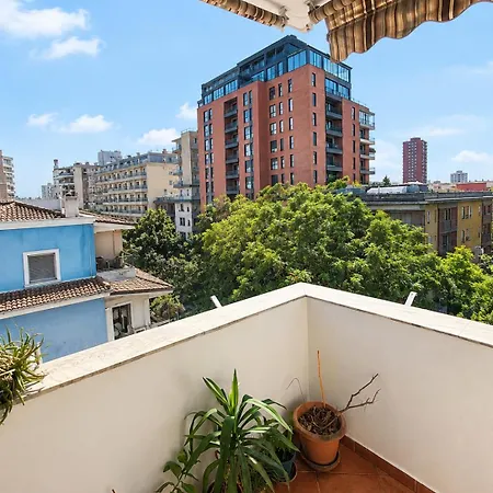 Bright With 2 Balconies Sleeps 8 Tirana
