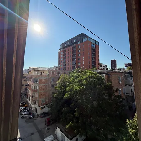 Bright With 2 Balconies Sleeps 8 *